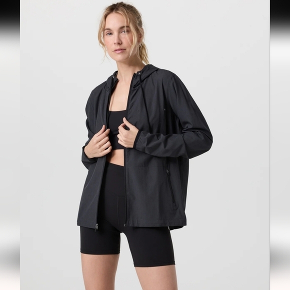 Vuori Jackets & Blazers - Vuori Small Hooded Outdoor Trainer Shell Jacket